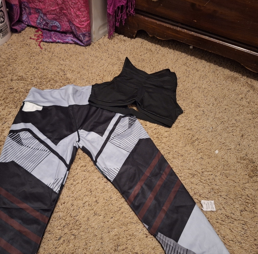 Workout suit - Picture 2 of 2